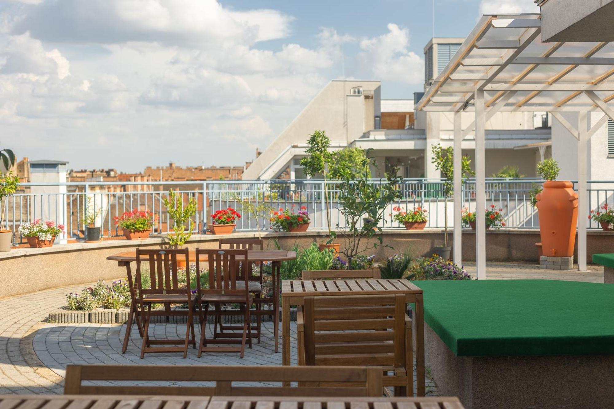 Rooftop City Residence With Underground Parking — Photos 3
